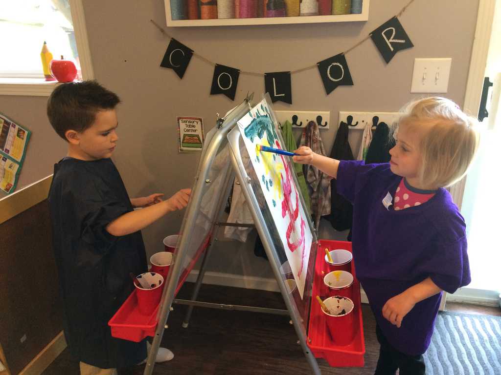 easy-painting-activities-for-preschoolers-using-easel